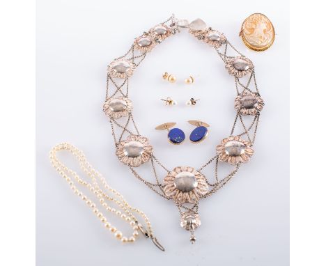 A small group of jewellery, to include: a pair of lapis lazuli cufflinks, set with oval lapis lazuli panels, 1.9cm long; a ca