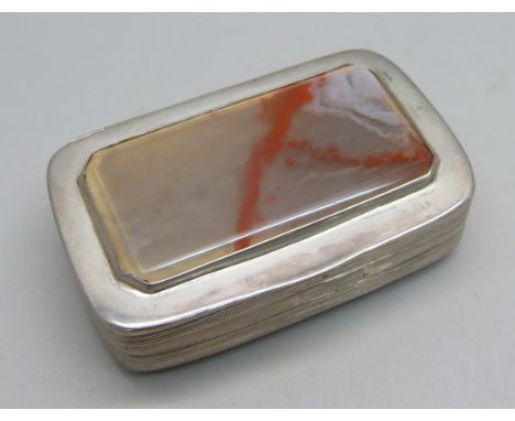 A James Beebe agate and silver snuff box with reeded sides, London 1834, 6.8 x 4cm, 70g 