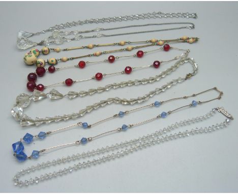Seven vintage necklets 