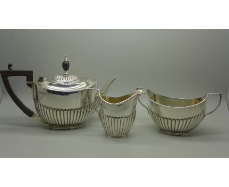 A silver three piece tea service, London 1903, 409g 