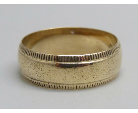 A 9ct gold wedding ring, 2.5g, K 