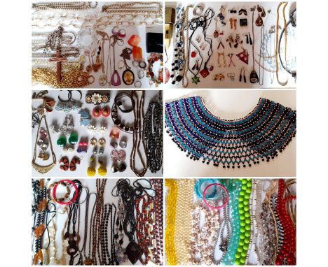 Vintage costume jewellery, mainly 1960's/1970's bead necklaces to include Hawaiian Hilo Hattie white and beige shell necklace