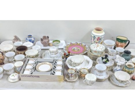 A mixed lot to include a Poole vase, a Wedgwood/Russell Hobbs Gold Marguerite six cups and saucers boxed, part Noritake dinne