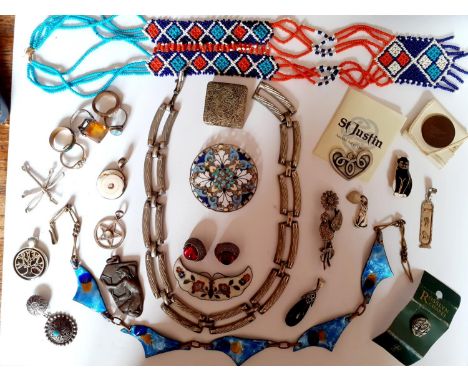 Mixed vintage jewellery to include an indistinctly signed blue enamel necklace, silver rings to include one with a square fac