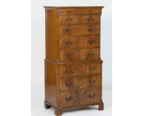 Mahogany small chest on chest in Georgian style, 20th Century, dentil cornice over two short and three long drawers with bras