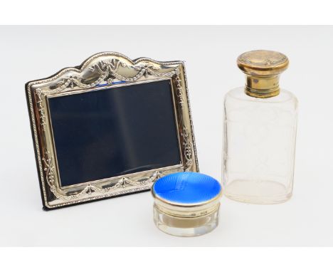 French silver gilt mounted glass scent bottle, London import marks for 1910, having a screw cap with shell form details enclo