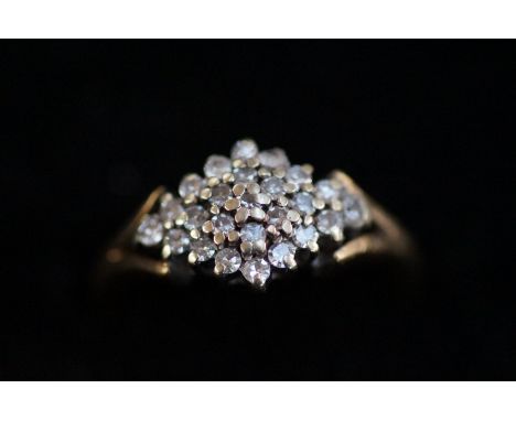 9ct gold ring set with diamond cluster Size K