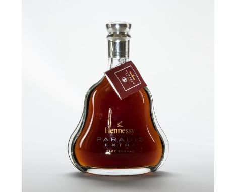 Hennessy Paradis Extra Rare CognacGlasflasche. H. 25 cm. 70 cl. Mit Begleitheftchen.