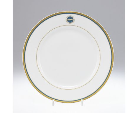 Limitierter Speiseteller aus dem Service der Deutschen Zeppelin-ReedereiHeinrich und Villeroy &amp; Boch, Mettlach 1985. Bone