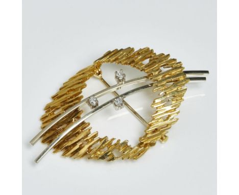 Vintage Gold-Brosche mit Diamanten1960er Jahre, Handarbeit. 750/- Gelbgold und Weißgold, gestemp. Gewicht: 9,9 g. Punzen: RW.