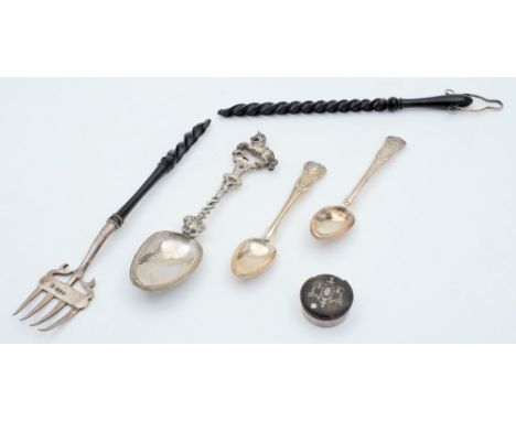 A Continental silver spoon: a pair of 19th century Kings pattern spoons and a toasting fork with ebonised wood handle [a/f], 