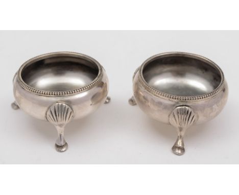 A pair of Victorian silver salts, maker Edward Hutton, London, 1883:, of circular outline, with beaded decoration border, on 