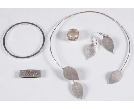 Sylvia Armstrong - a silver torque wire necklace with leaf terminal motifs, a pair of matching leaf drop earrings, a pendant 