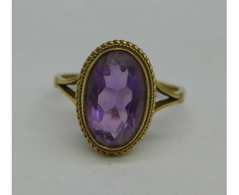 A 9ct gold and amethyst ring, 3.4g, S