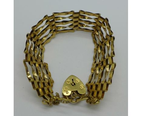A 9ct gold gate bracelet, 11.5g