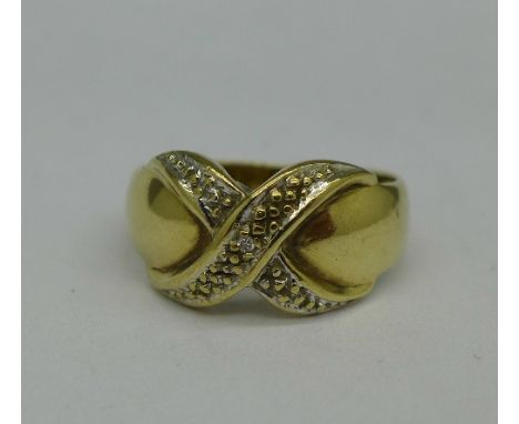 A 9ct gold and diamond ring, 2.7g, K