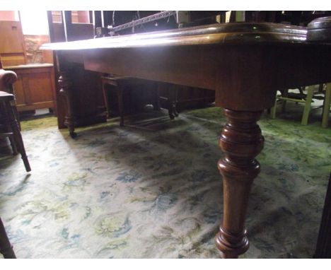 A Victorian medium to light oak wind-out extending dining table of rectangular form with moulded outline, rounded corners and