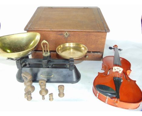 An antique oak box settle with sloping front, the hinged lid revealing a vacant interior together with a cigarette card album