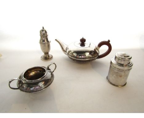 A silver two-piece tea set, Robert Pringle & Sons, London, 1939, comprising: a teapot and a sugar bowl, each of plain circula