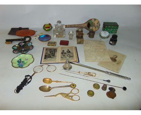 A small miscellaneous collection to include a novelty music box in the form of a mandolin, a cloisonné enamel trinket box, in