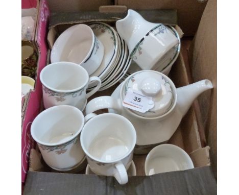 A Royal Doulton 'Juno' tea service of 26 pieces