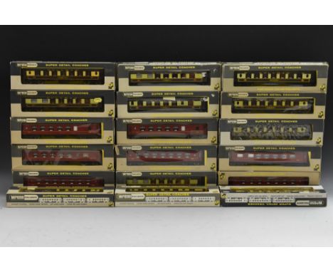 Wrenn - OO gauge Passenger coaches, W6000 Pullman Brake 2nd x2, W6001 2nd class , Aries, Car No 73 and Car 75, W6001A Pullman