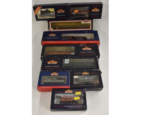 Bachmann Model Railways - HO/OO Gauge - a 31-212 4-6-0 Duke of Sutherland locomotive and tender, LMS livery, Rn5541;  others 