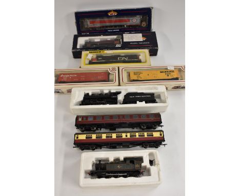 Bachmann Model Railways - HO/OO Gauge- a 31-185 Jubilee class Australia locomotive and tender, LMS livery, Rn 5563;  others H