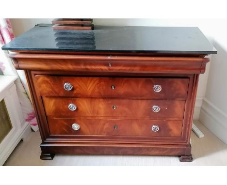 A Ralph Lauren Polo mahogany chest of drawers with black marble top, frieze drawer, ring-turned handles on stepped feet, 99 h