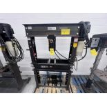 VICKERS WARNICK 50-TON INDUSTRIAL HYDRAULIC SHOP PRESS (RIGGING FEE $125)