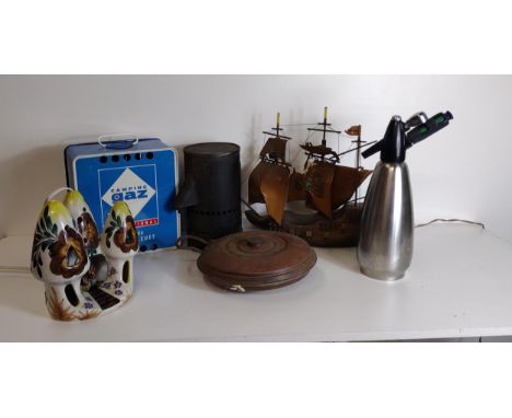 Vintage items including soda syphon. Collection only. 