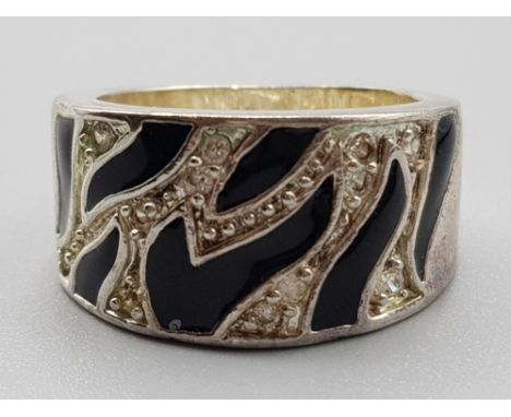 Large silver 925 &amp; black enamel ring, size P, 8.2g