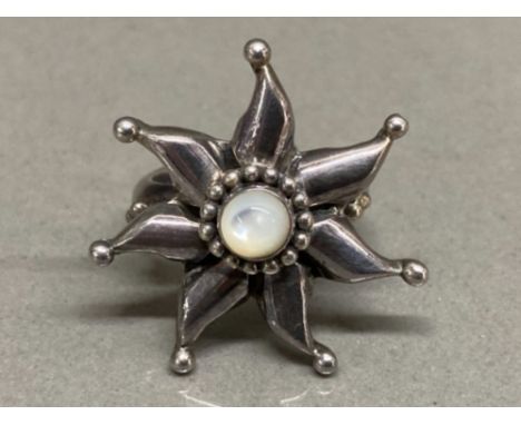 Silver and mother of pearl bead and flower design ring size R 1/2