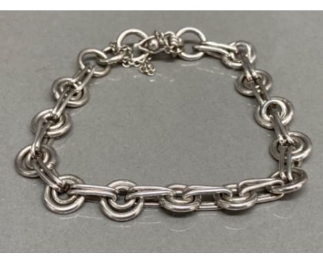 Silver circle link bracelet with safety chain 19.1g