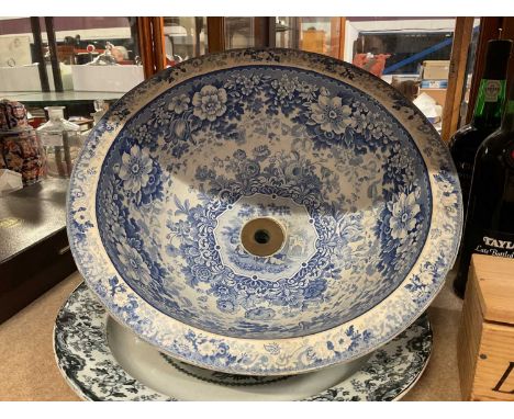 Victorian blue and white transfer print basin bowl, together with a similar jug, two handled jardinere and charger (4)