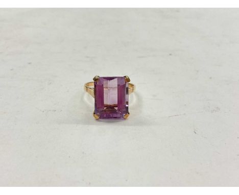 Amethyst single stone ring with a large rectangular step cut amethyst in 9ct gold setting. Ring size TWeight 4.7 grams