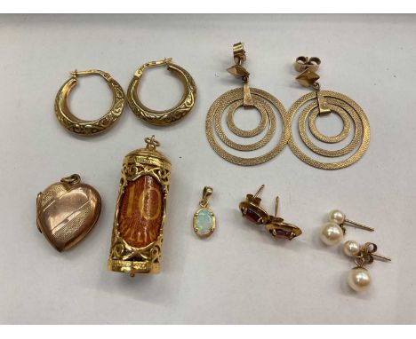 Group of gold jewellery to include two pair of 9ct gold hoop earrings, two other pairs of earrings, 9ct gold mounted 10 shill