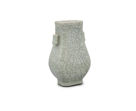 A SMALL GE OR GEYAO CRACKLED CELADON GLAZE PORCELAIN ARROW VASE, FANGHU APOCRYPHAL MARK OF EMPEROR QIANLONG CHINA, POSSIBLY R