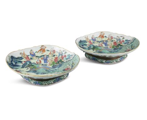 A PAIR OF LARGE OR OVERSIZED ‘DAOIST IMMORTALS AND DEITIES’ FAMILLE ROSE PORCELAIN SHALLOW OFFERING CUPS   DAOGUANG MARK   CH