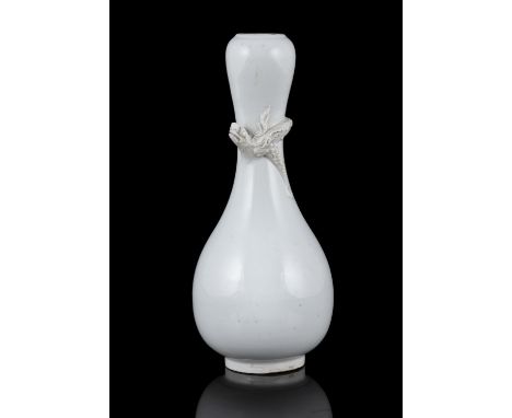 A DEHUA / BLANC DE CHINE PORCELAIN PEAR-SHAPED VASE WITH A GARLIC NECK CHINA, QING DYNASTY It rests on a short ring foot left