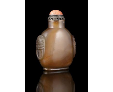 PROPERTIES FROM A NOTED COLLECTION OF JADES AND SNUFFBOTTLES  *AN AGATE SNUFF BOTTLE CHINA, LATE QING DYNASTY The stone of br