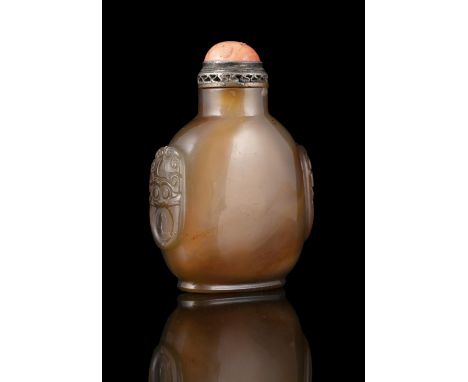 PROPERTIES FROM A NOTED COLLECTION OF JADES AND SNUFFBOTTLES  *AN AGATE SNUFF BOTTLE CHINA, LATE QING DYNASTY The stone of br