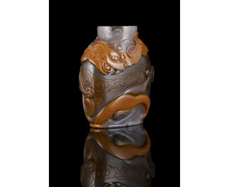 PROPERTIES FROM A FRENCH COLLECTOR OF JADE CARVINGS AND SNUFFBOTTLES  AN UNUSUAL ‘DRAGON AND CLOUDS’ AGATE SNUFF BOTTLE CHINA