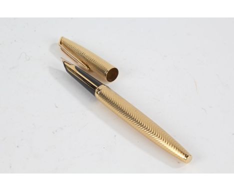 18 carat gold fountain pen, with engine turned case