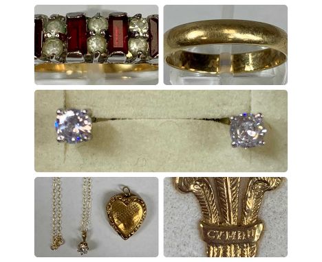 MIXED GOLD & OTHER JEWELLERY, including 9ct gold wedding band, size R, 2.2gms, yellow metal Prince of Wales feathers tie pin,
