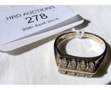 An eight stone diamond ring in 14ct gold setting - Size M