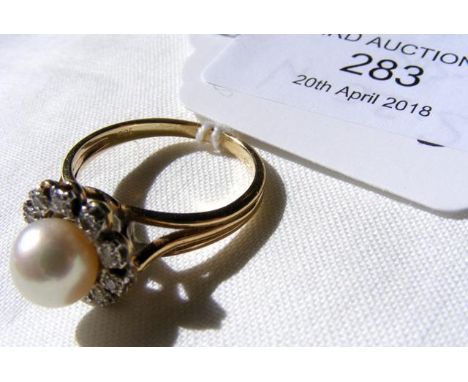 A 585 mark pearl and diamond ring - Size N 