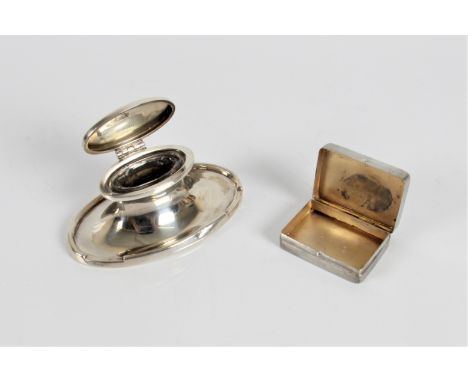 &nbsp;A silver hallmarked inkwell, with glass insert and silver hallmarked snuff box with decorative pattern and edging.&nbsp