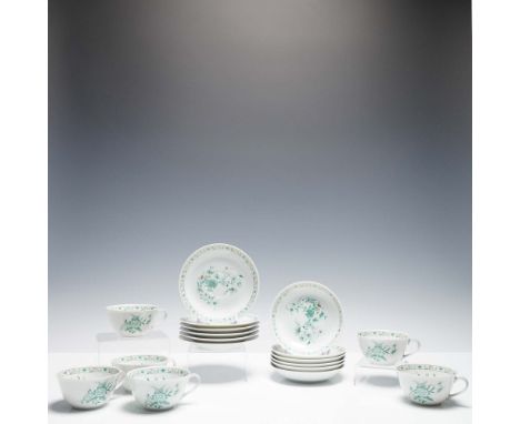 Elegant 18-piece porcelain set by B&amp;Co. Limoges (L. Bernardaud &amp; Co.), France, in the Pekin pattern. This refined pat