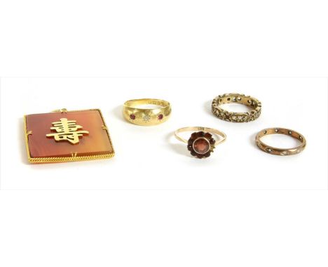 A quantity of gold jewellery, to include an 18ct gold ruby and diamond ring, Chester 1905, finger size P, a 9ct gold garnet c